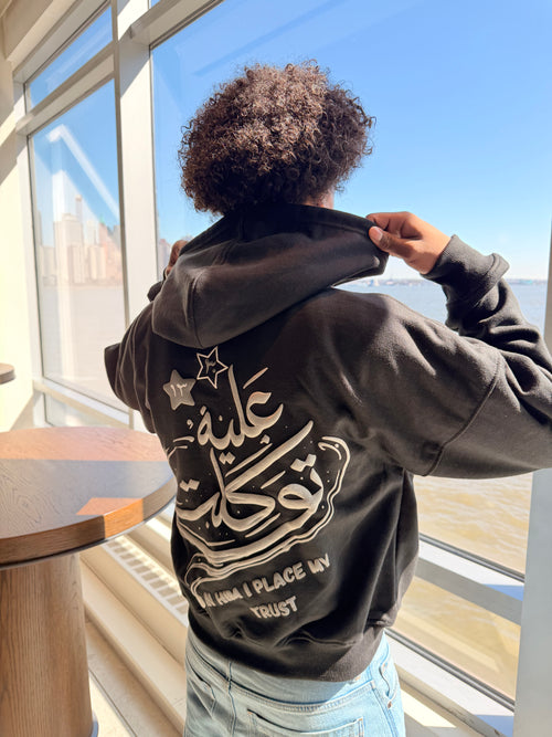 Black ١٣:٣٠ hoodie